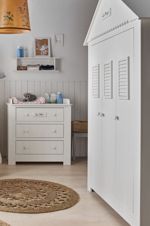 Szafa trzydrzwiowa Marsylia w pokoju dziecka