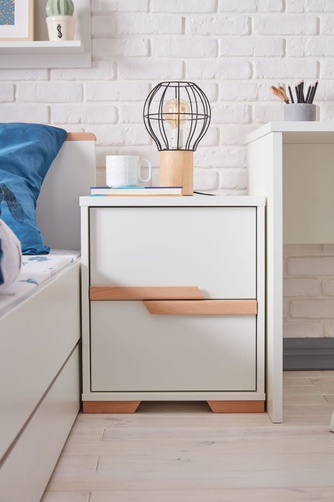 Szafka nocna Snap przy łóżku młodzieżowym w pokoju dziecka