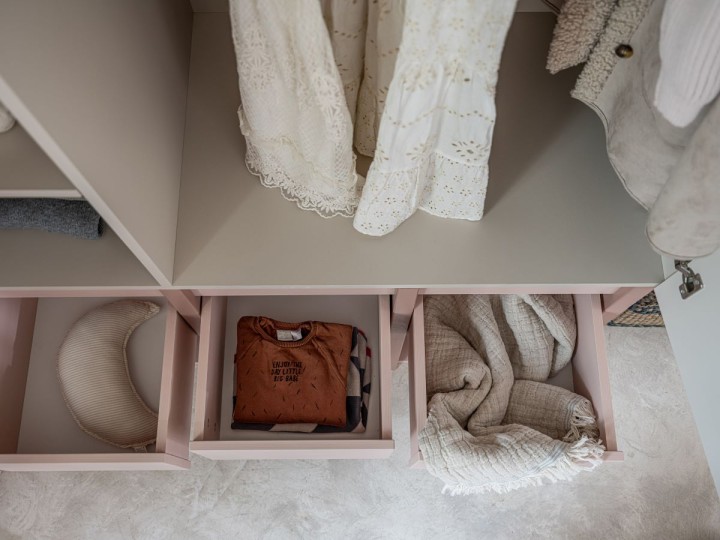 Szuflady w szafie Tweens róż