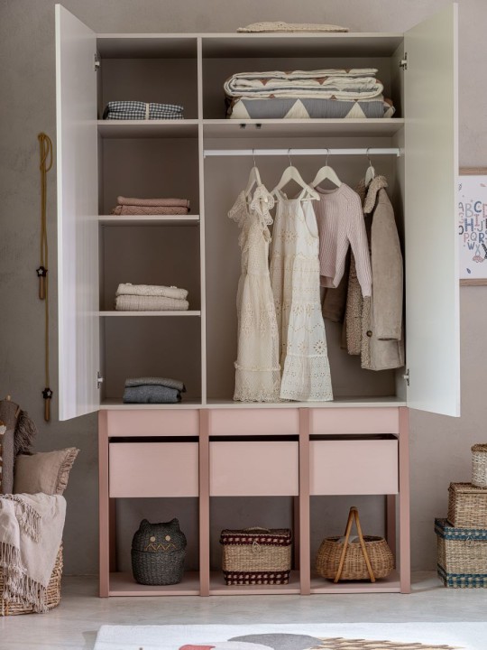 Wnętrze szafy Tweens róż z drążkiem i półkami na ubrania