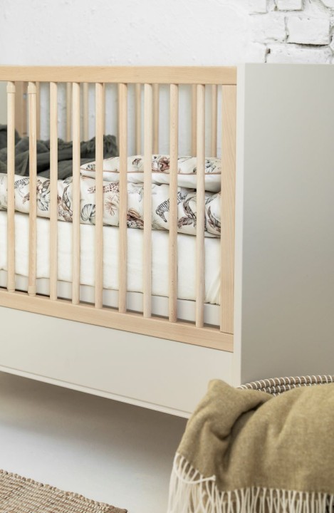 Bok łóżeczka Petite 120x60 z pościelą w zwierzęta