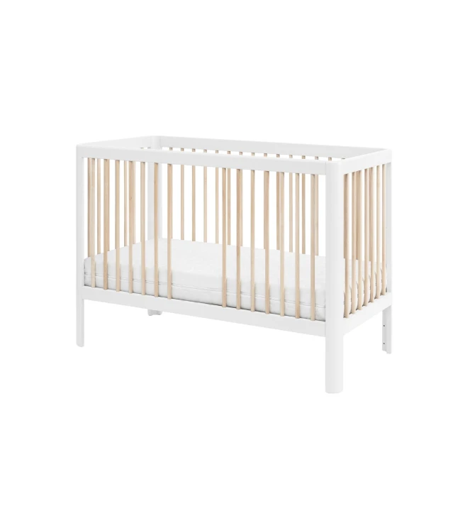 białe łóżeczko dziecięce 120x60 z wyjętymi szczebelkami