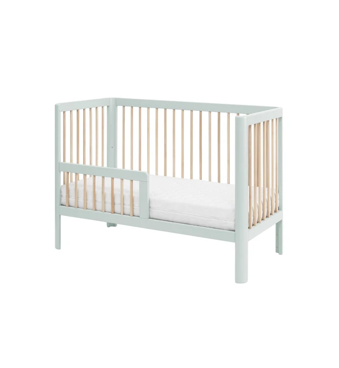 miętowe łóżeczko z barierką