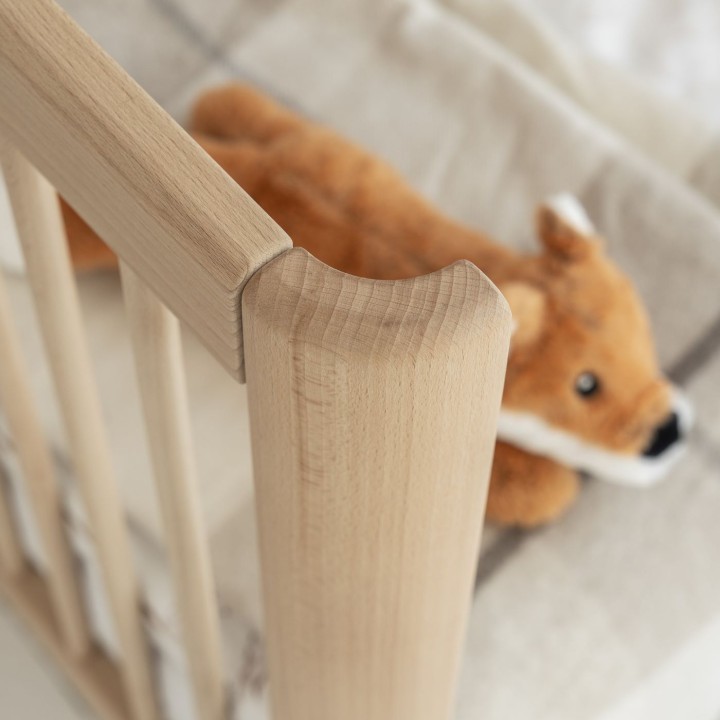 łóżeczko dziecięce 120x60 naturalne detal zaokrąglonego narożnika