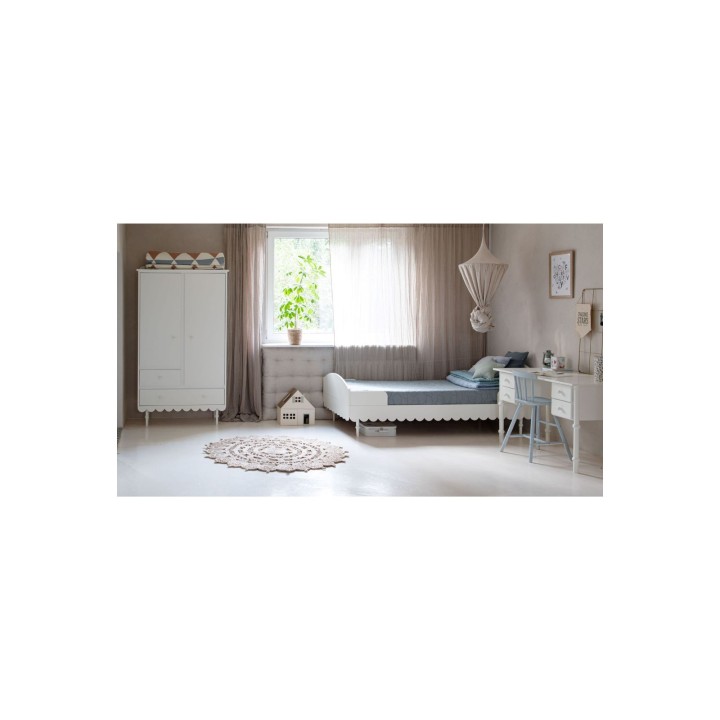 Pokój dwunastolatki z białymi meblami Babushka – szafa, łóżko 90x200 i biurko