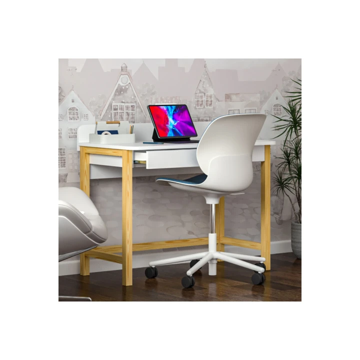 białe biurko z szufladami w pokoju dziecka