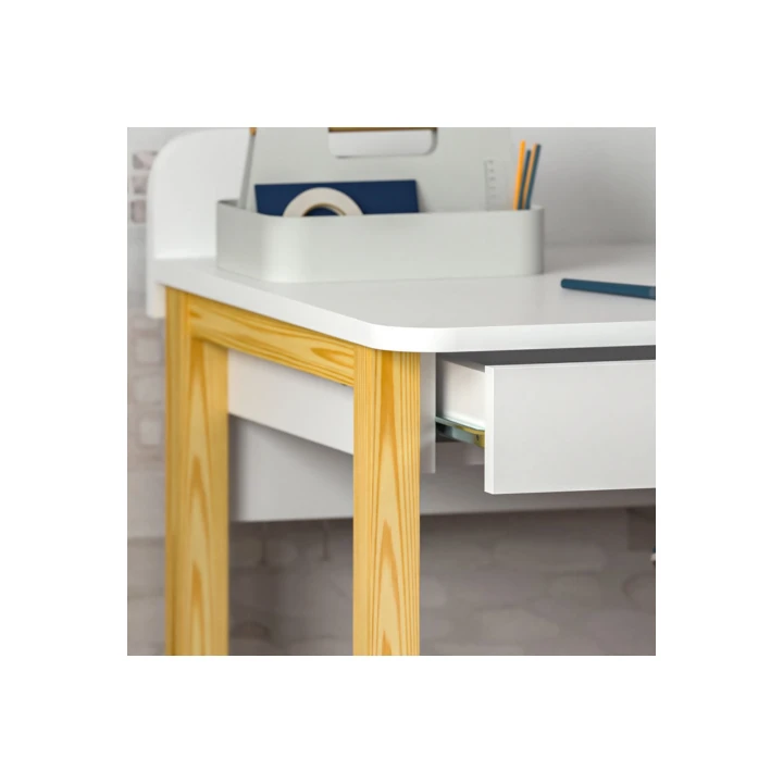 detal biurka drewnianego Standard