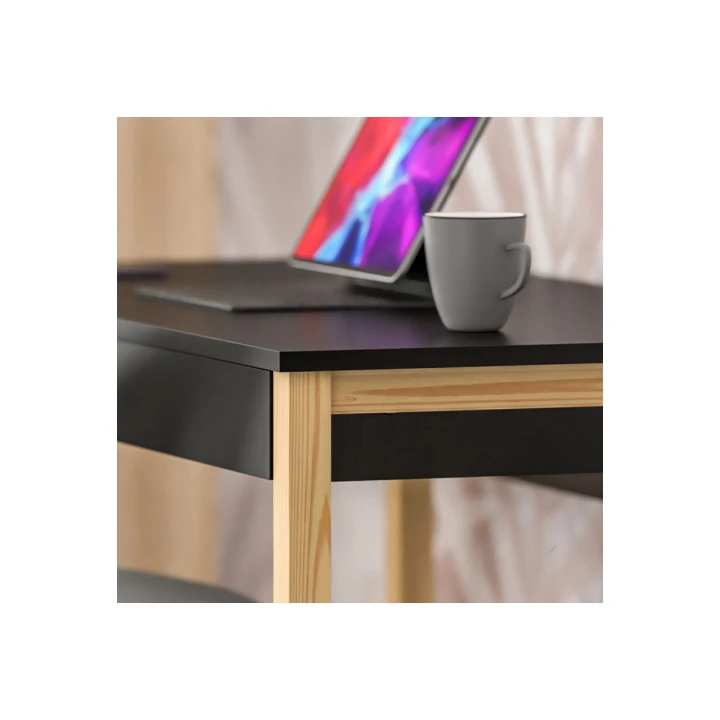 detal biurka młodzieżowego