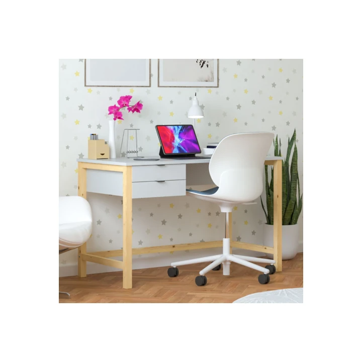 białe biurko z szufladami w pokoju dziecka