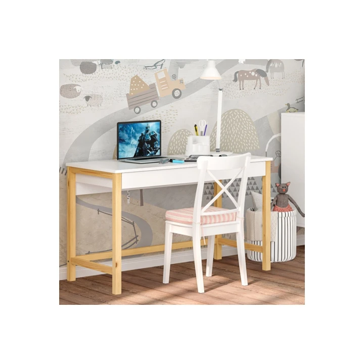 białe biurko dla dziecka w pokoju