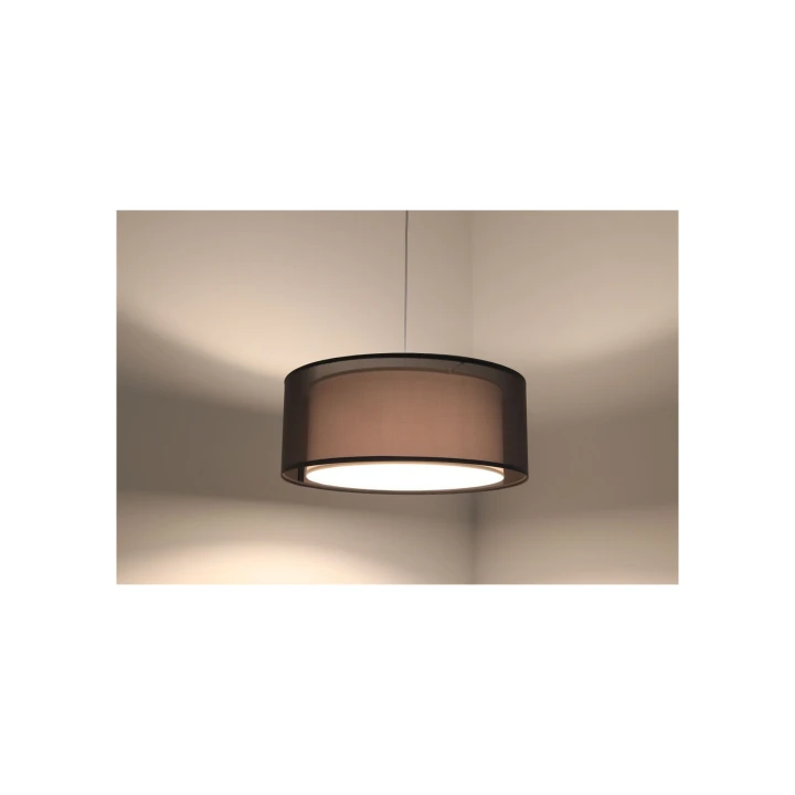 brązowa lampa w pokoju dziecka