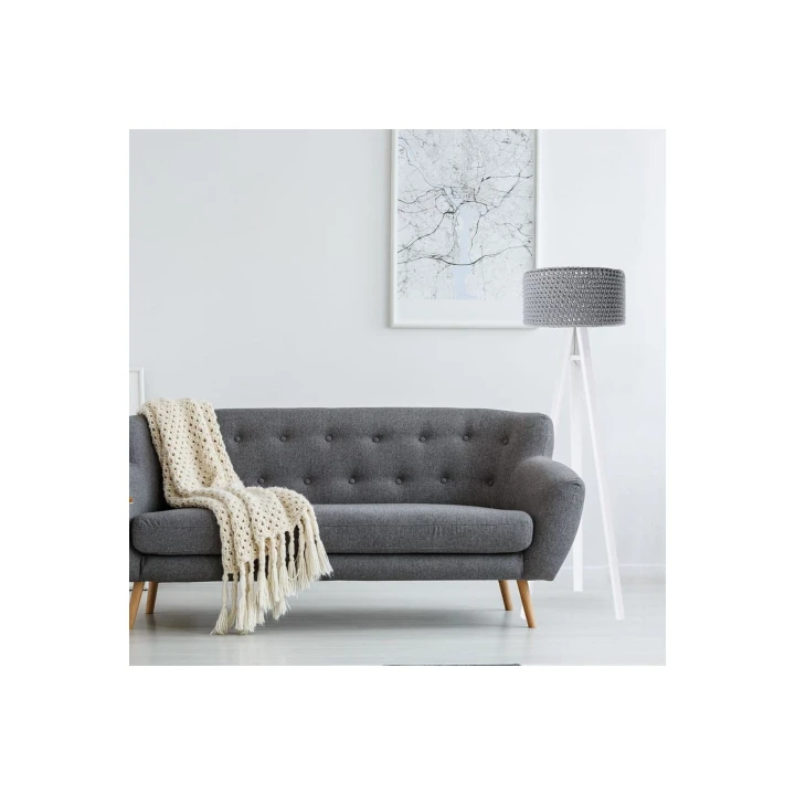 szara lampa w pokoju nastolatka