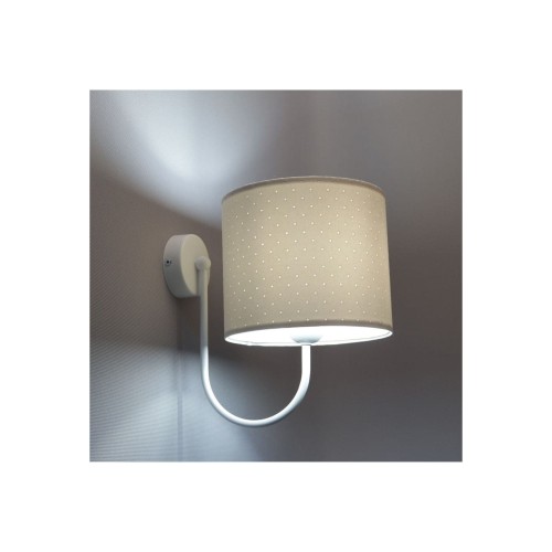 kremowy kinkiet w pokoju dziecka