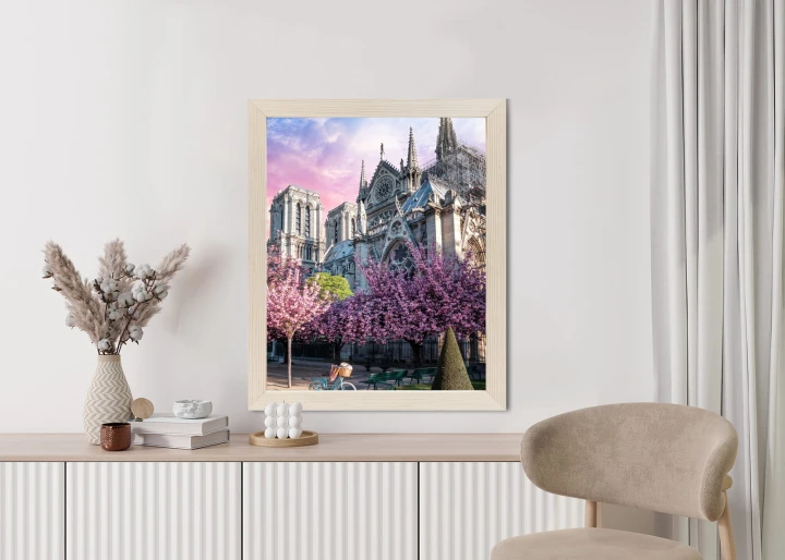 Plakat Katedra Notre Dame De Paris O Wschodzie Słońca I Kwitnące Wiśnie