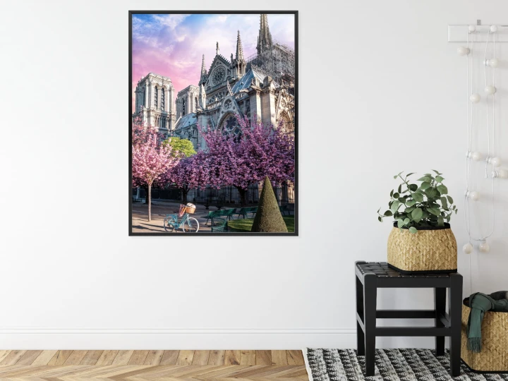 Plakat Katedra Notre Dame De Paris O Wschodzie Słońca I Kwitnące Wiśnie