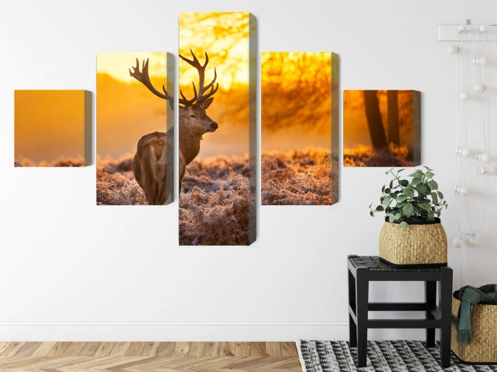 Obraz Wieloczęściowy Jeleń W Lesie O Zachodzie Słońca 3D