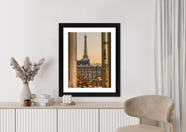 Plakat Widok Z Okna Na Paryską Wieżę Eiffla O Zachodzie Słońca