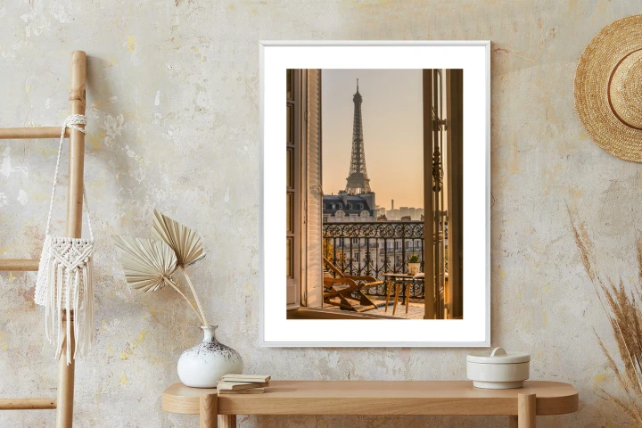 Plakat Widok Z Okna Na Paryską Wieżę Eiffla O Zachodzie Słońca