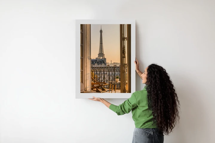 Plakat Widok Z Okna Na Paryską Wieżę Eiffla O Zachodzie Słońca