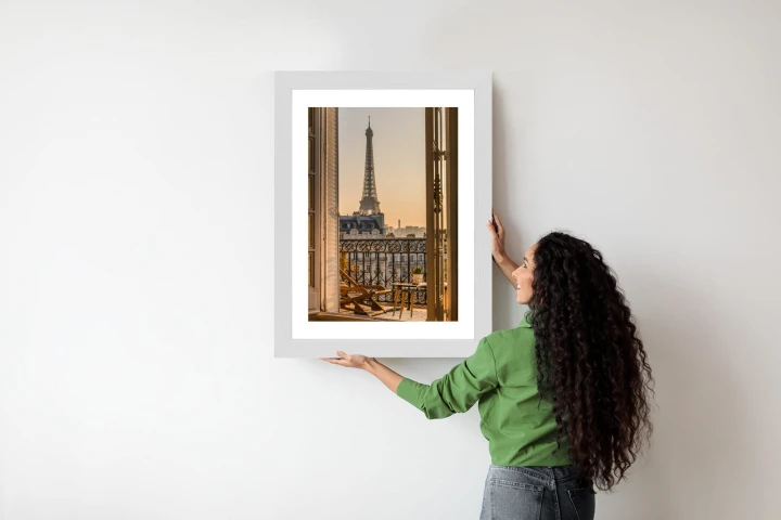 Plakat Widok Z Okna Na Paryską Wieżę Eiffla O Zachodzie Słońca