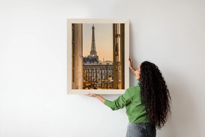 Plakat Widok Z Okna Na Paryską Wieżę Eiffla O Zachodzie Słońca