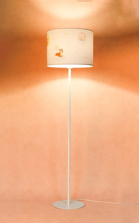 lampa podłogowa do pokoju niemowlaka