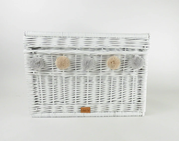 skrzynia na zabawki z pomponami