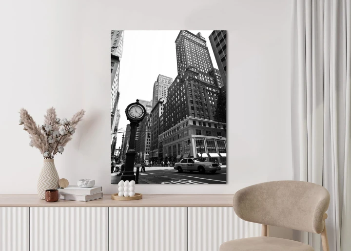 Plakat Czarno Biały Zegar I Taksówka Na Ulicy Nowego Jorku