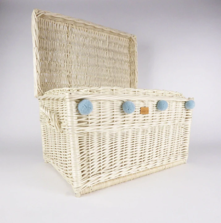 skrzynia na zabawki z pomponami