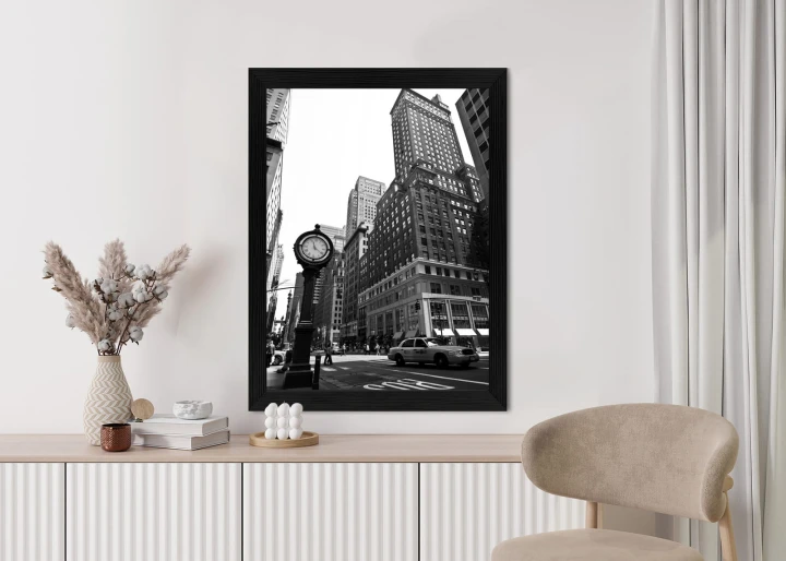 Plakat Czarno Biały Zegar I Taksówka Na Ulicy Nowego Jorku