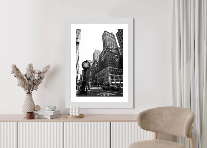 Plakat Czarno Biały Zegar I Taksówka Na Ulicy Nowego Jorku