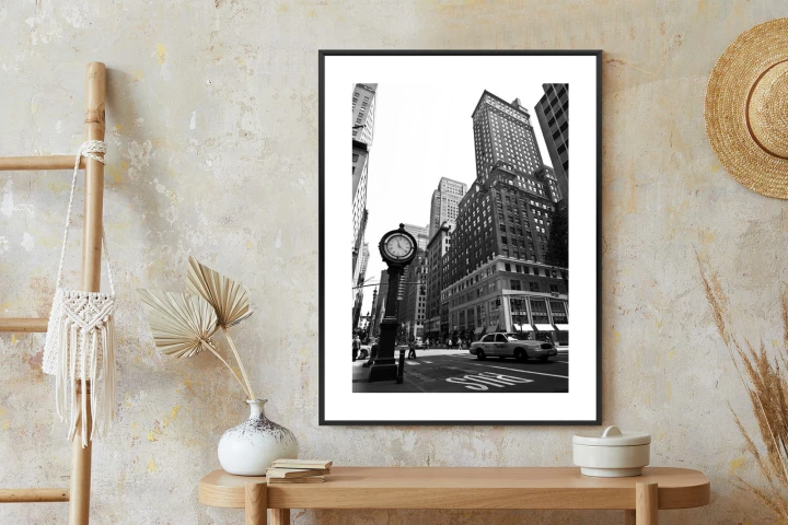 Plakat Czarno Biały Zegar I Taksówka Na Ulicy Nowego Jorku