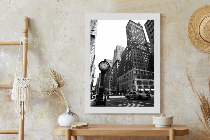 Plakat Czarno Biały Zegar I Taksówka Na Ulicy Nowego Jorku