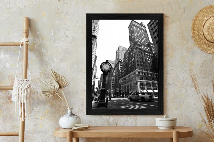 Plakat Czarno Biały Zegar I Taksówka Na Ulicy Nowego Jorku