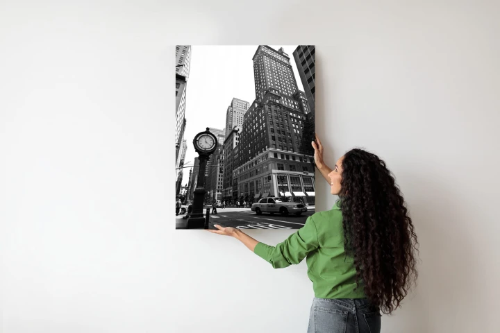 Plakat Czarno Biały Zegar I Taksówka Na Ulicy Nowego Jorku