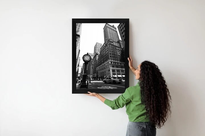 Plakat Czarno Biały Zegar I Taksówka Na Ulicy Nowego Jorku