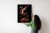 Plakat Flaming Z Kwiatami Na Surrealistycznej Ilustracji