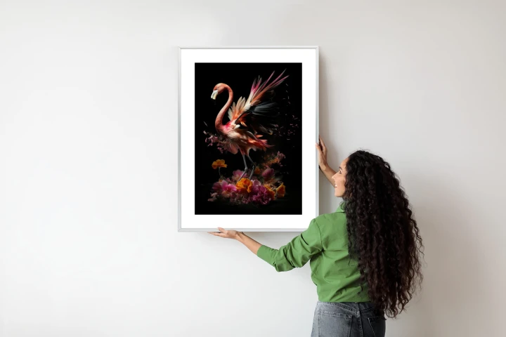 Plakat Flaming Z Kwiatami Na Surrealistycznej Ilustracji