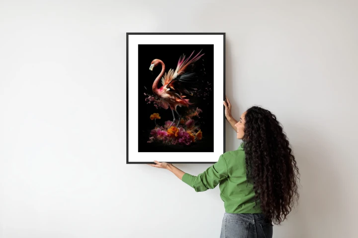 Plakat Flaming Z Kwiatami Na Surrealistycznej Ilustracji