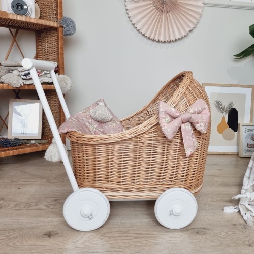 wózek wiklinowy dla lalek