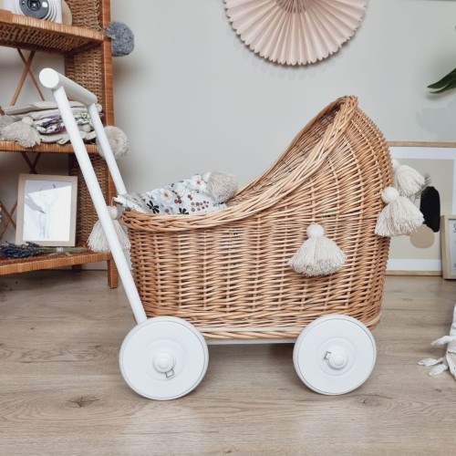 wózek wiklinowy dla lalek