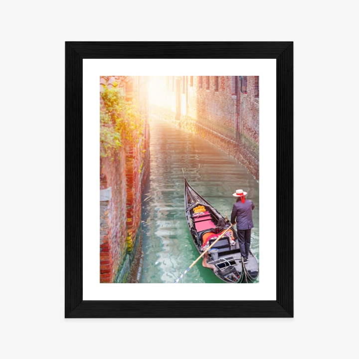 Plakat Gondolier Wenecki Na Zielonych Wodach Kanału