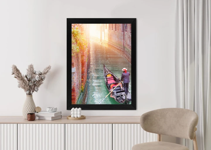 Plakat Gondolier Wenecki Na Zielonych Wodach Kanału