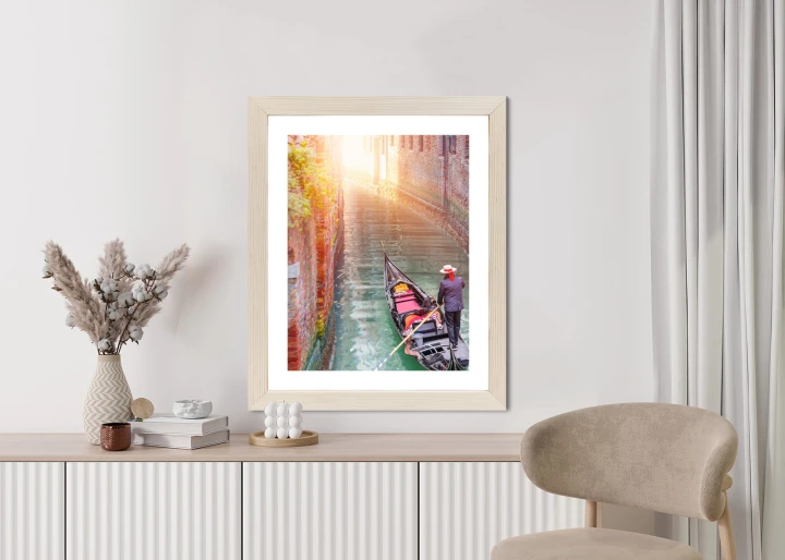 Plakat Gondolier Wenecki Na Zielonych Wodach Kanału