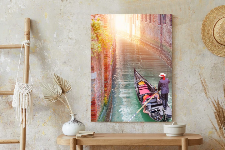 Plakat Gondolier Wenecki Na Zielonych Wodach Kanału