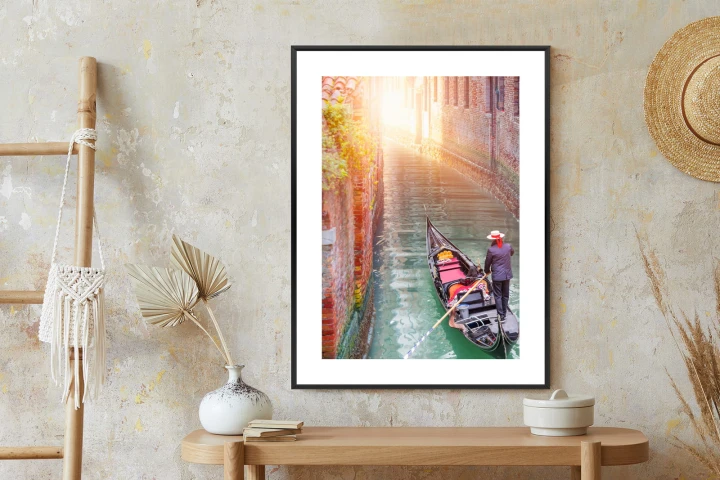 Plakat Gondolier Wenecki Na Zielonych Wodach Kanału