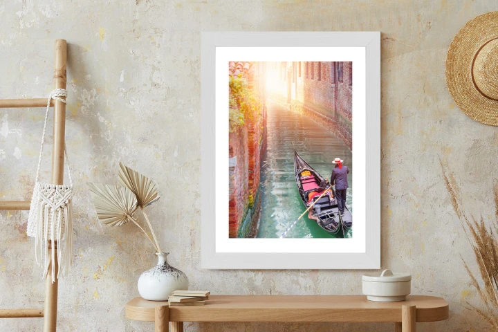 Plakat Gondolier Wenecki Na Zielonych Wodach Kanału