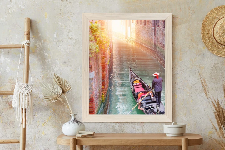 Plakat Gondolier Wenecki Na Zielonych Wodach Kanału