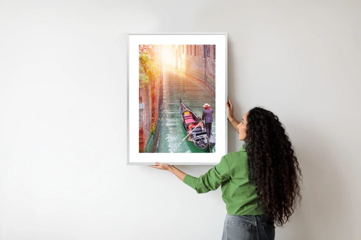 Plakat Gondolier Wenecki Na Zielonych Wodach Kanału