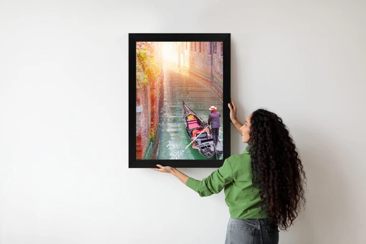 Plakat Gondolier Wenecki Na Zielonych Wodach Kanału